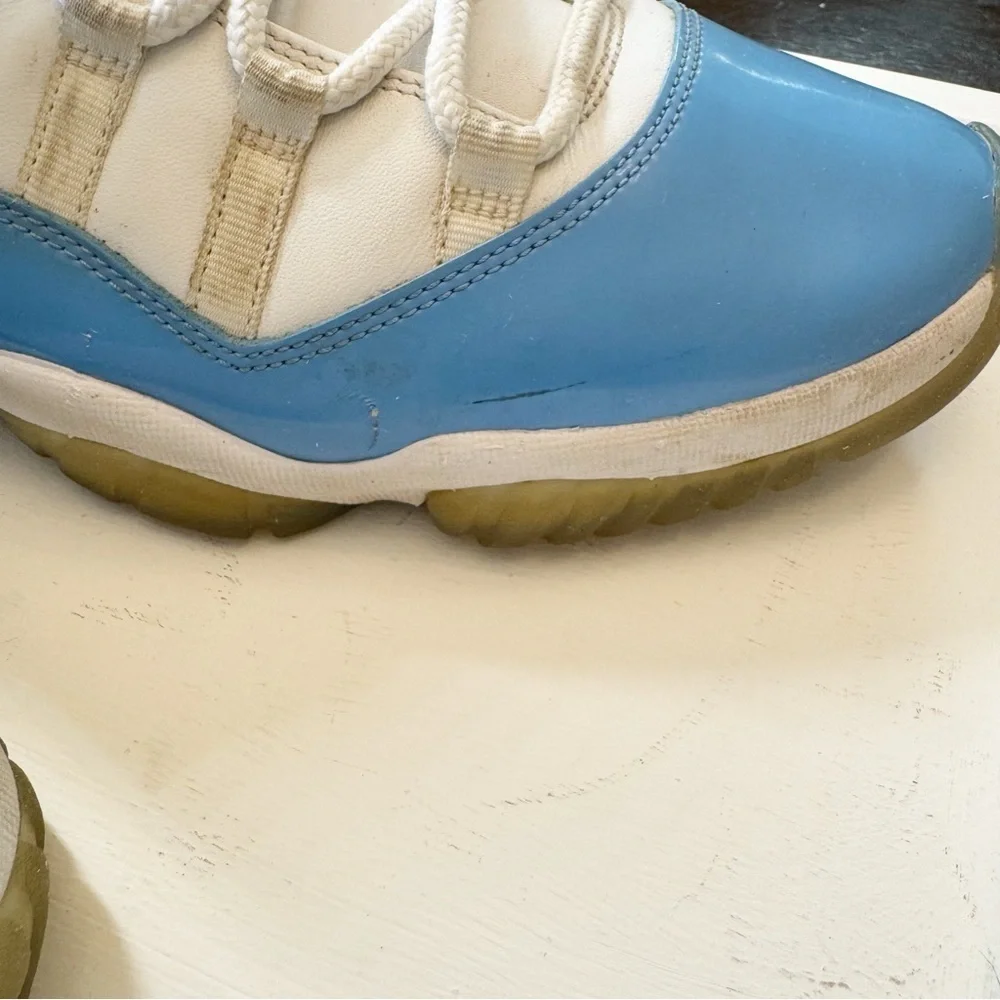 Deadstock Air Jordan 11 Retro Low Og UNC 2017 Size 11 528895 106 University Blue